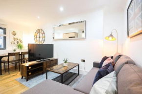 City Centre, Spacious, Ensuite, Smart TV, Sofa Bed